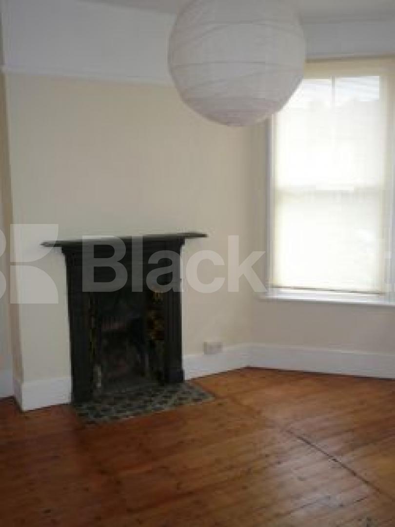			2 Bedroom, 1 bath, 1 reception Flat			 North View Road, CROUCH END N8